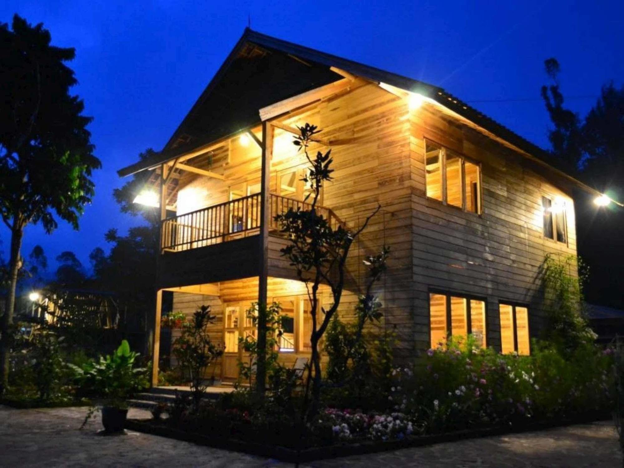 Kebun Mawar Situhapa Hotel Garut Exterior photo